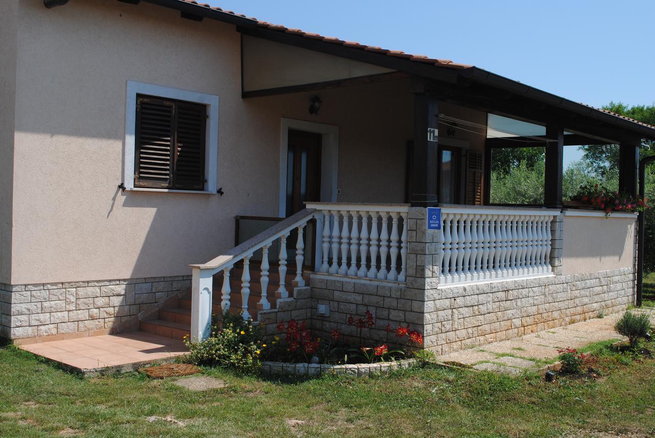 Holiday Home Ana Пула Экстерьер фото